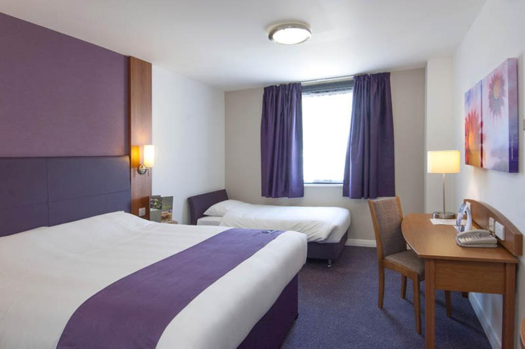 Premier Inn London Hayes, Heathrow Bilik gambar